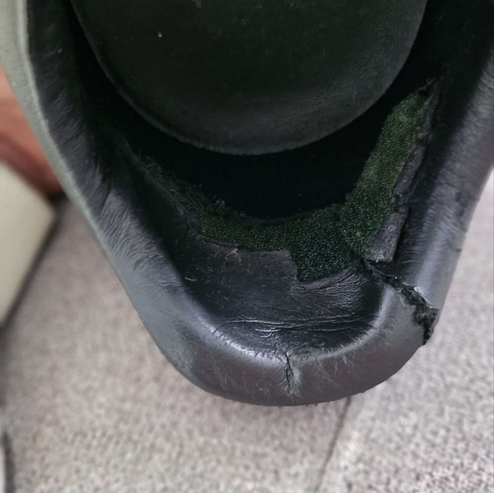 authentic Louis Vuitton shoes - Picture 8 of 9